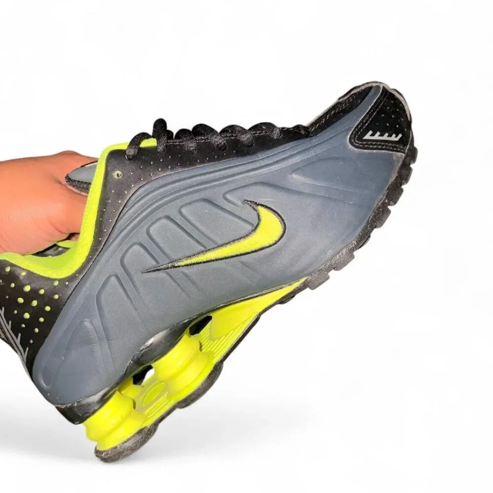 Nike Shox Kids - SIZE 4Y